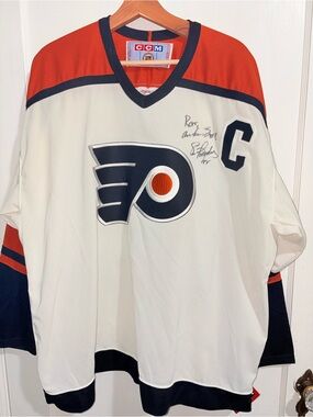 Eric Lindros Autographed Hockey Jersey XXL